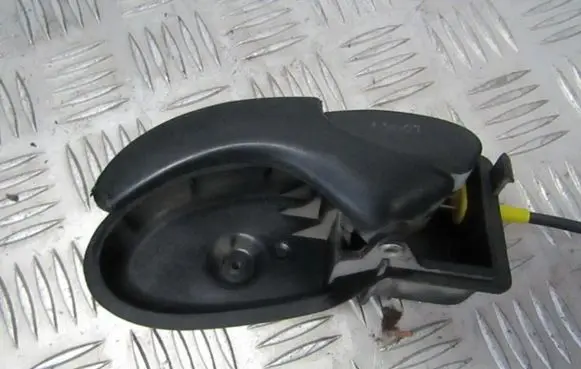 Ford Focus Front door interior handle 2M5VA22601AA 2M5V-A22601-AA
