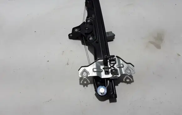 Nissan Qashqai Front window lifting mechanism without motor 807004EA0D