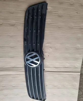 Volkswagen PASSAT B5 Front grill 0777777
