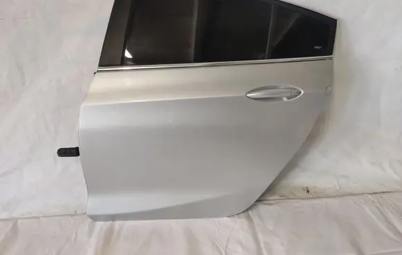 Chevrolet Cruze II Rear door 84052334