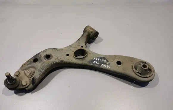 Toyota Avensis T270 Front lower control arm/wishbone