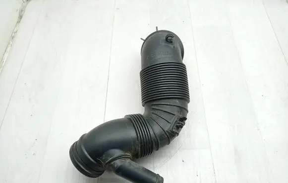 Audi A3 S3 8P Turbo air intake inlet pipe/hose 3C0129654 ETB446197