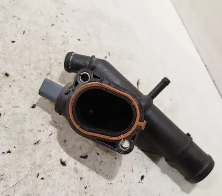 Volkswagen Tiguan Engine coolant pipe/hose 03L121132