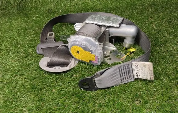 Toyota Prius (XW20) Front seatbelt 7L7240P 016940