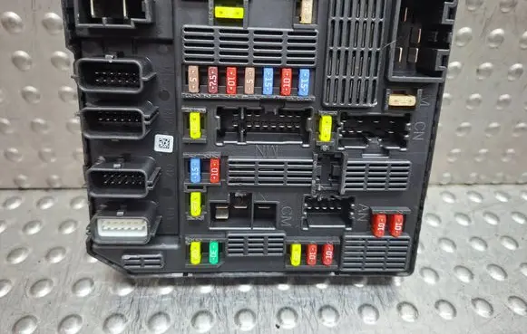 Renault Megane III Fuse module S26337168 284B62342R