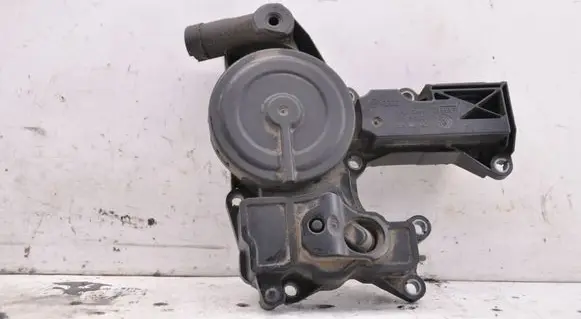 Volkswagen Golf VI Oil breather separator 06H103495