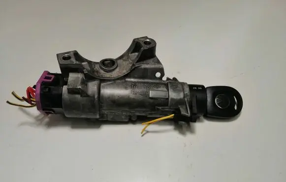 Volkswagen PASSAT B5 Ignition lock 4B0905851A