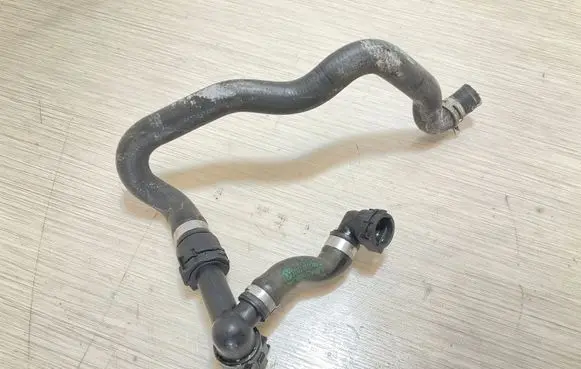 BMW 5 F10 F11 Engine coolant pipe/hose 8518749