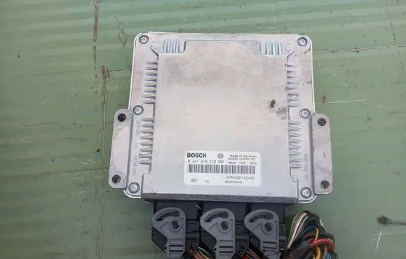 Mitsubishi Carisma Engine control unit/module 0281010439 8200296440 H8200142446
