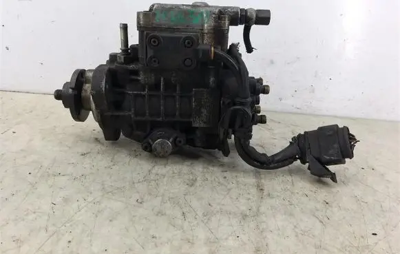 Skoda Octavia Mk1 (1U) Fuel injection high pressure pump 038130107D