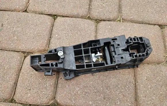 Opel Astra L Rear door exterior handle/bracket 9849924280