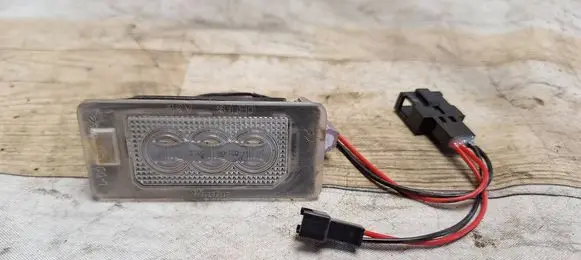 Skoda Superb B6 (3T) Number plate light E44492
