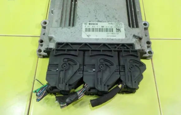 Dacia Sandero II Engine control unit/module 237106319R
