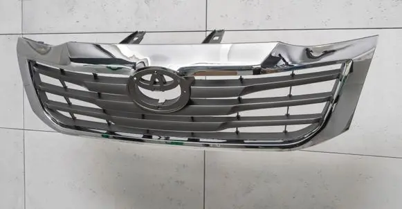Toyota Hilux (AN10, AN20, AN30) Front bumper upper radiator grill 531110K450