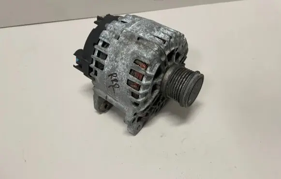 Volkswagen PASSAT B8 Generator/alternator 04L903023L