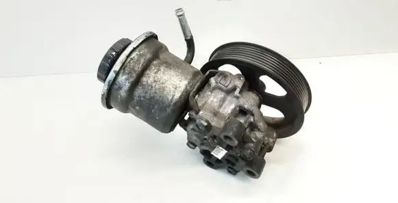 Toyota Avensis T250 Power steering pump
