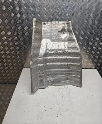 Toyota RAV 4 (XA40) Exhaust heat shield