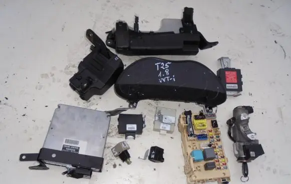 Toyota Avensis T250 Engine ECU kit and lock set 