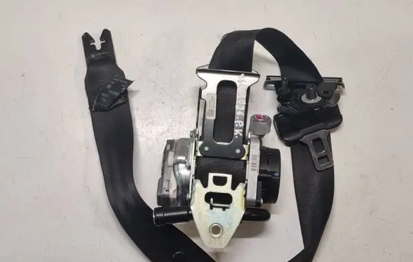 Volvo V60 Front seatbelt P39818841