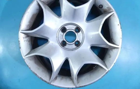 R16 alloy rim