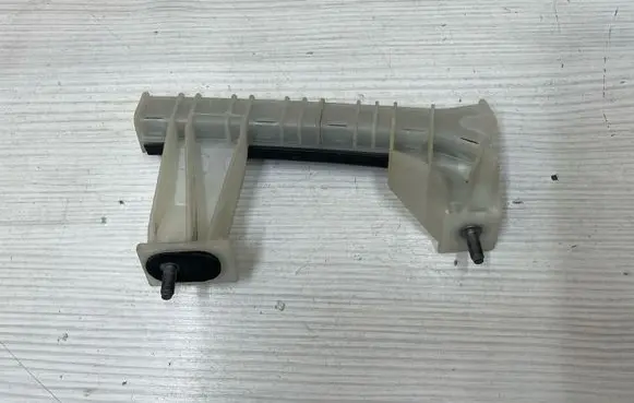 Peugeot 2008 II Rear door windshield rail 9825959580