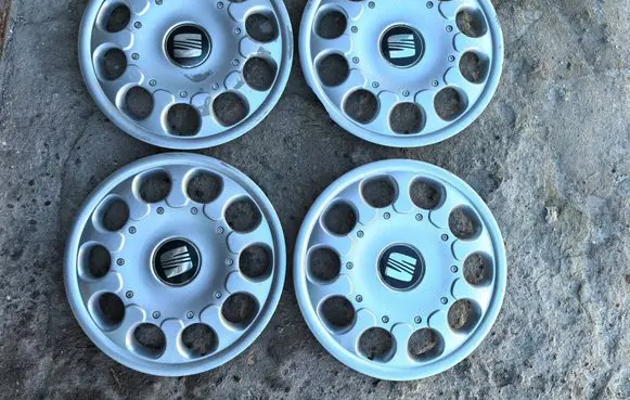 Seat Leon (1M) R15 wheel hub/cap/trim 1M0601147C