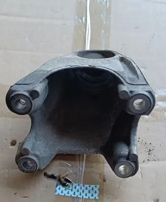 Audi Q7 4L Engine mounting bracket 7L8199307K