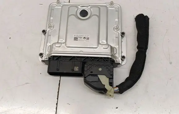 Opel Corsa F Engine control unit/module 9861644780
