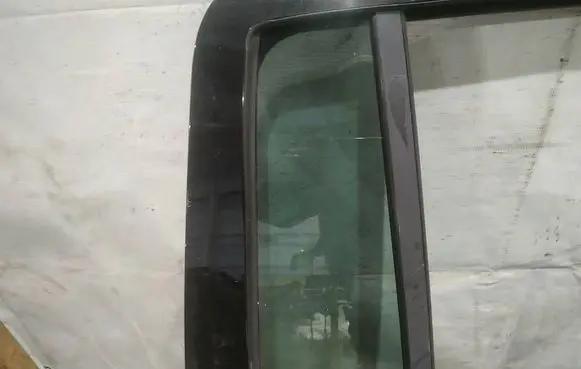 Opel Zafira B Rear vent window glass AS3