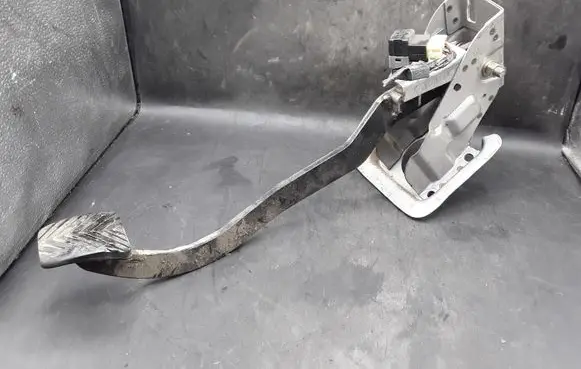 Hyundai Trajet Brake pedal NOCODE