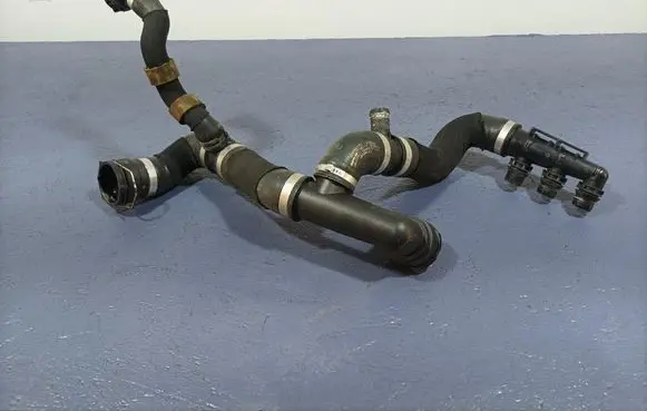 Mercedes-Benz AMG GT R190 C190 Engine coolant pipe/hose A2905007700