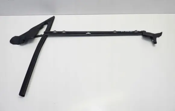 BMW 2 F44 Rubber seal front door window/glass 7483104