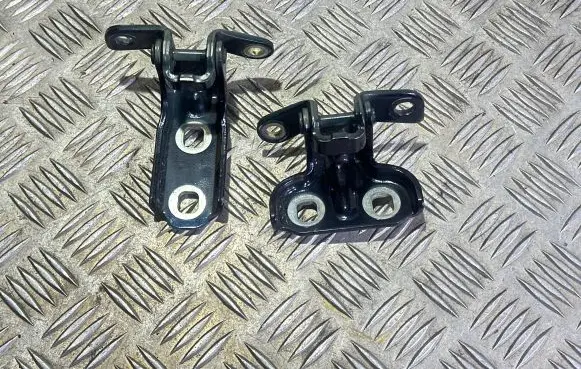 Rear door hinge set