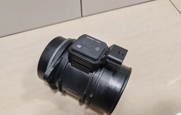 Nissan Note (E11) Mass air flow meter 5WK97007 H8200299956 8200358901