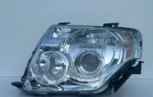 Mitsubishi Pajero Headlight/headlamp 10067018 KOITO10067018