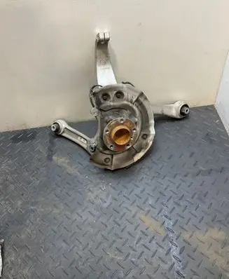BMW 6 F06 Gran coupe Front wheel hub spindle knuckle 6775770 14018510 100218368