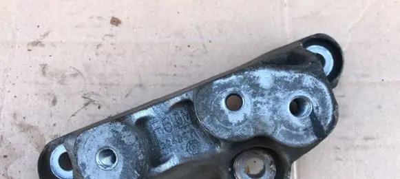 Opel Zafira C Gearbox mounting bracket 1324857