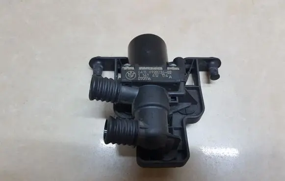 BMW 5 E60 E61 Coolant heater control valve 6411692022602