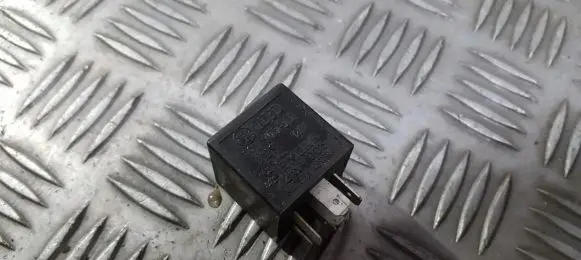Volkswagen Golf III Other relay 191955531