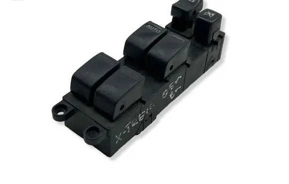 Nissan X-Trail T30 Electric window control switch 