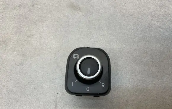 Wing mirror switch