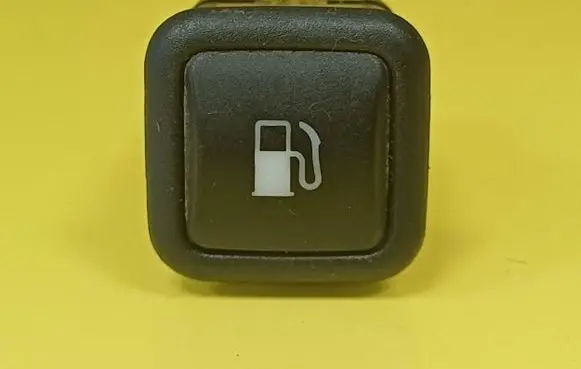 Volkswagen Golf IV Fuel tank opening switch 3B0959833A