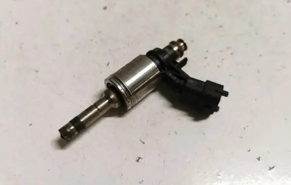 Ford Mustang VI Fuel injector FJ7E9F593DB