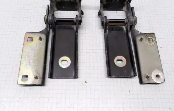 Peugeot 407 Tailgate/trunk/boot hinge
