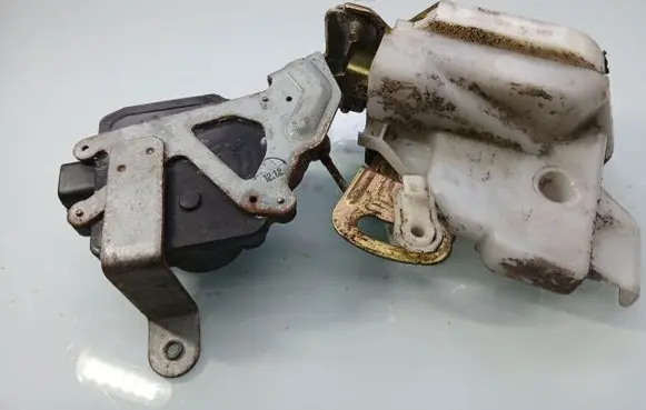 Mitsubishi Pajero Rear door lock MR349288 1015280120