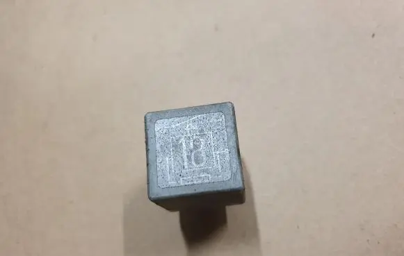 Volkswagen Golf I Other relay 191937503