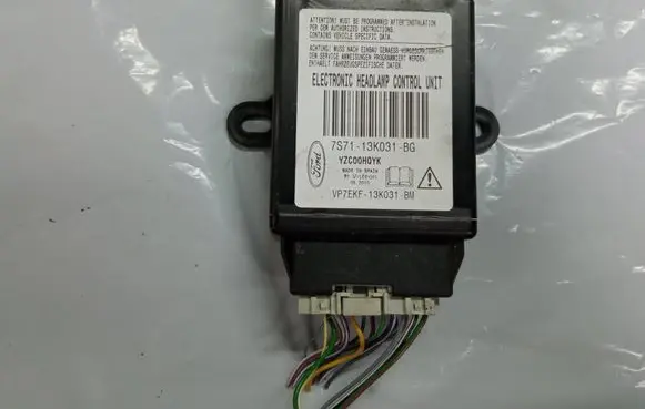 Ford Mondeo MK IV Light module LCM 7S7113K031BG