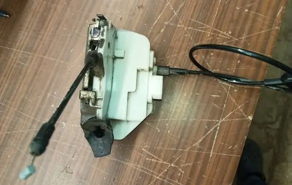 Renault Espace - Grand espace IV Front door lock 017972
