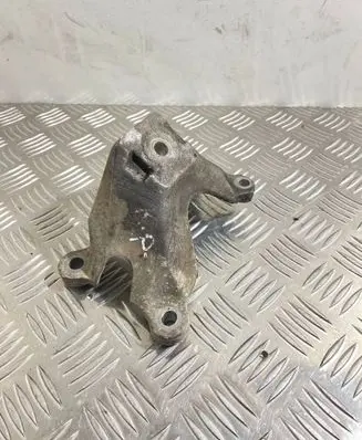 Audi A6 S6 C6 4F Engine mounting bracket 4F0199307M