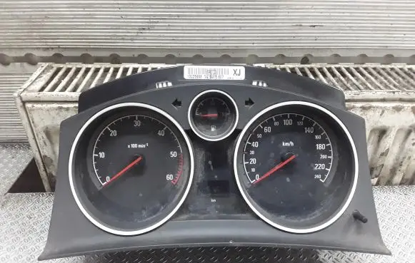 Opel Zafira B Speedometer (instrument cluster) 13225988